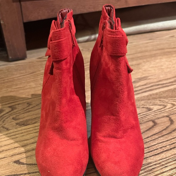 EUC! Cherry Perfect Holiday Red Bow Ankle Booties. By Impo. Size 6 - Picture 4 of 12